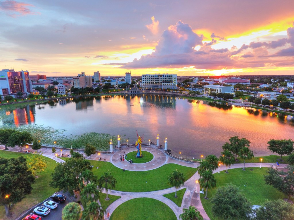 Lake Eola and downtown Orlando at sunset.